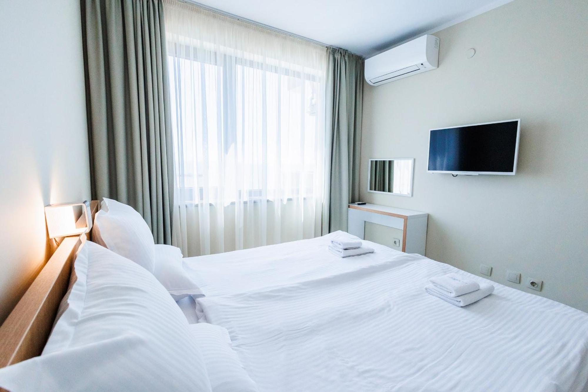 St. Panteleimon Beach Hotel เนเซบาร์ ภายนอก รูปภาพ