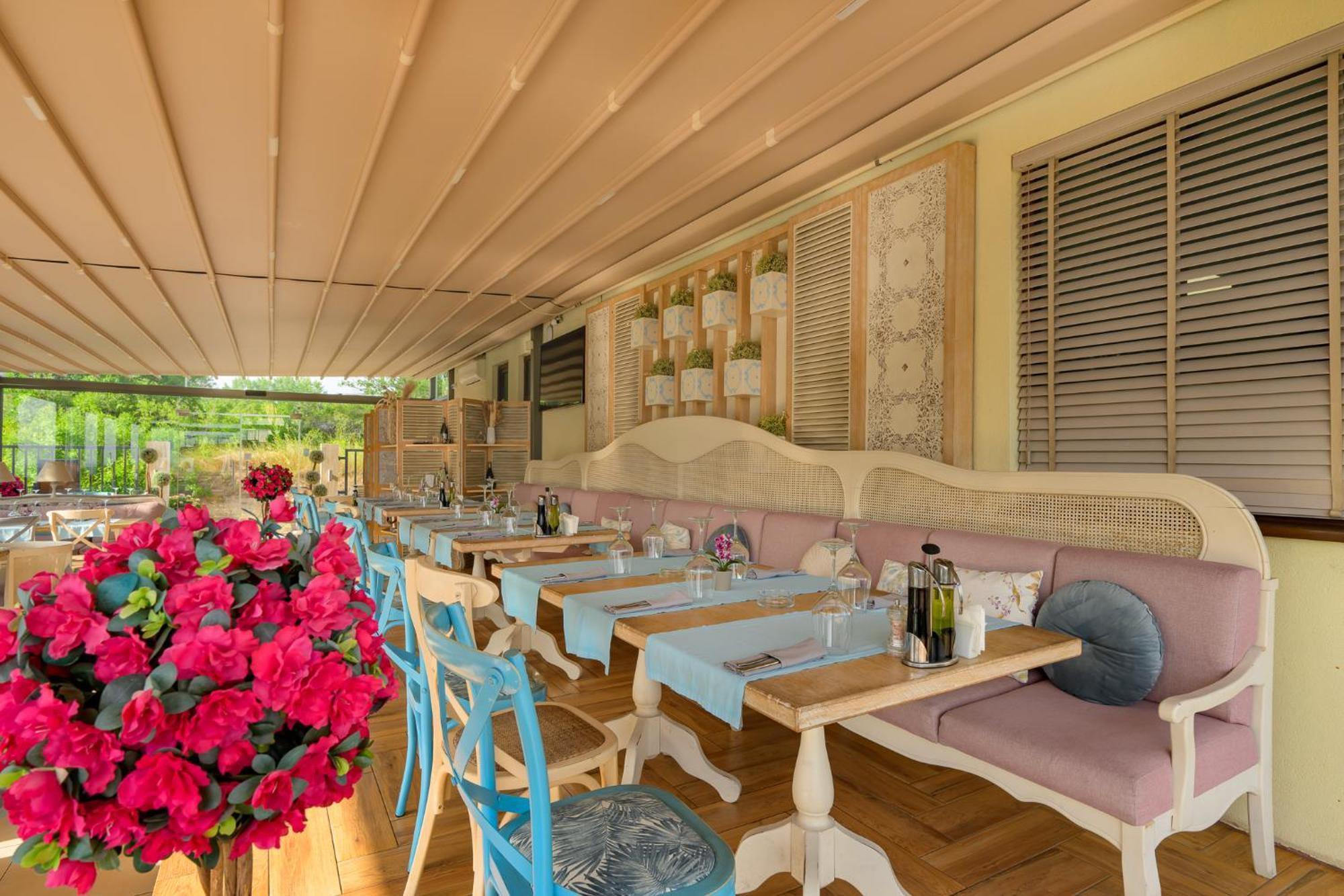 St. Panteleimon Beach Hotel เนเซบาร์ ภายนอก รูปภาพ