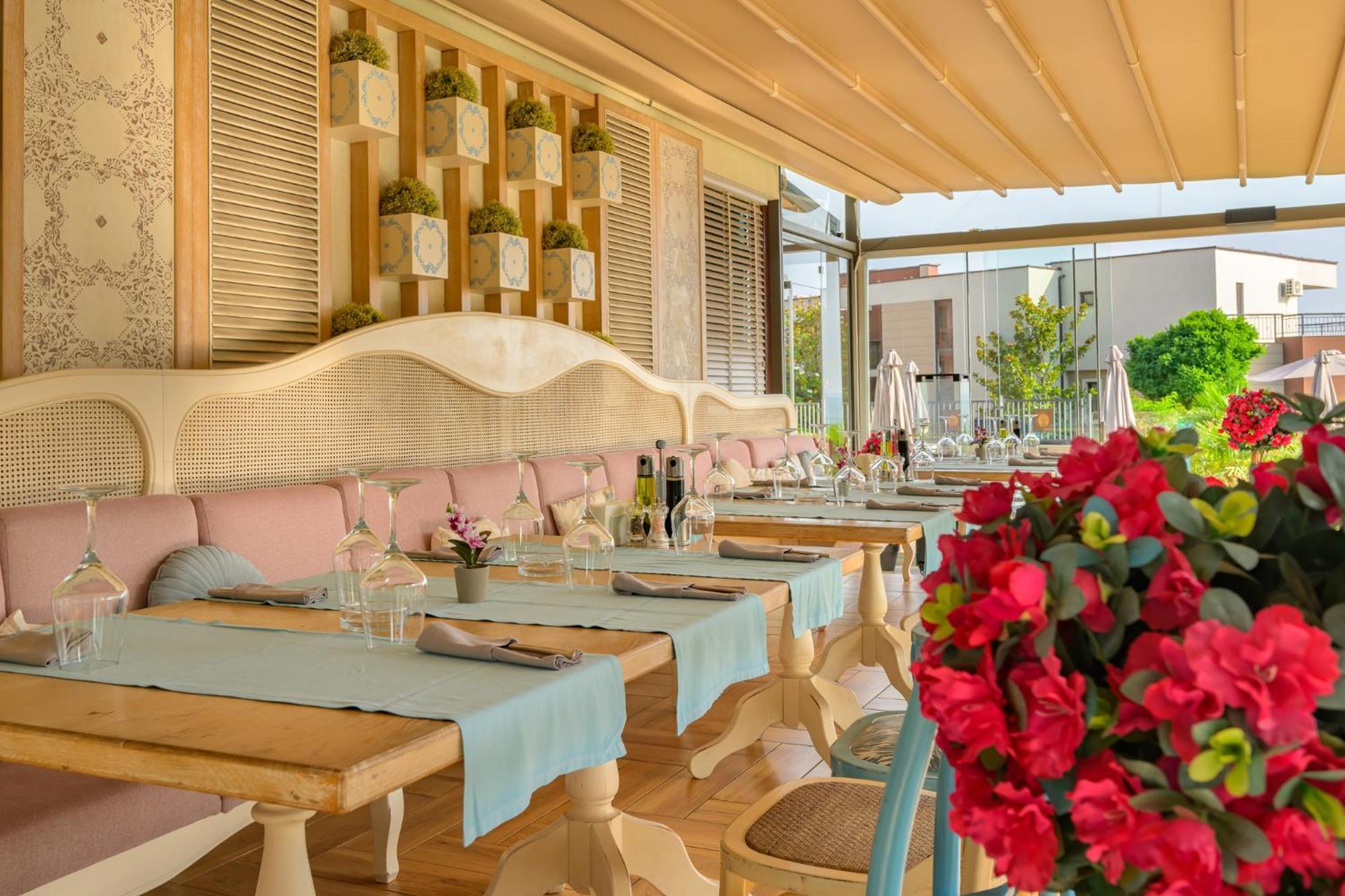 St. Panteleimon Beach Hotel เนเซบาร์ ภายนอก รูปภาพ